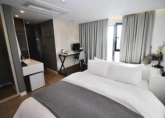 Hapjeong Circle 3* Сеул