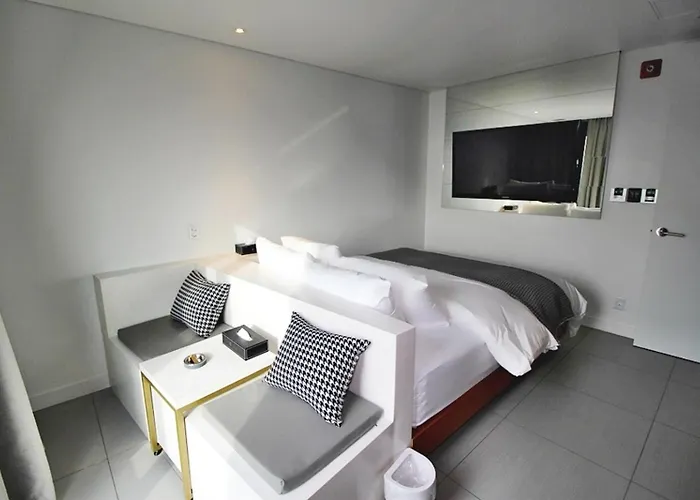 Отель Hapjeong Circle 3*